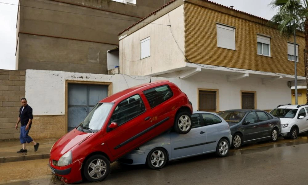 Πλημμύρες στην Ισπανία: Κλείνουν υπηρεσίες και σχολεία, συνεχείς απεγκλωβισμοί (βίντεο)